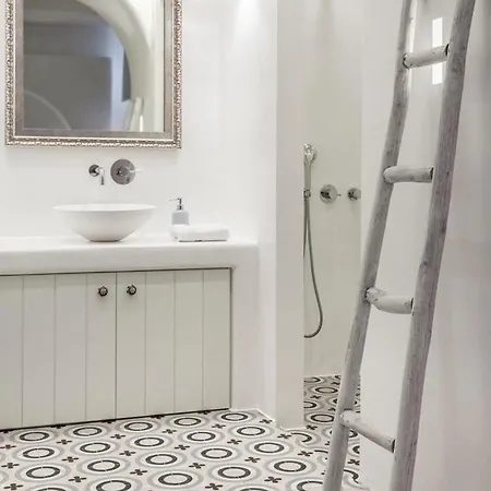 Paros Sleeps 11 Pool Air Con T714099 * Parikia (Paros)